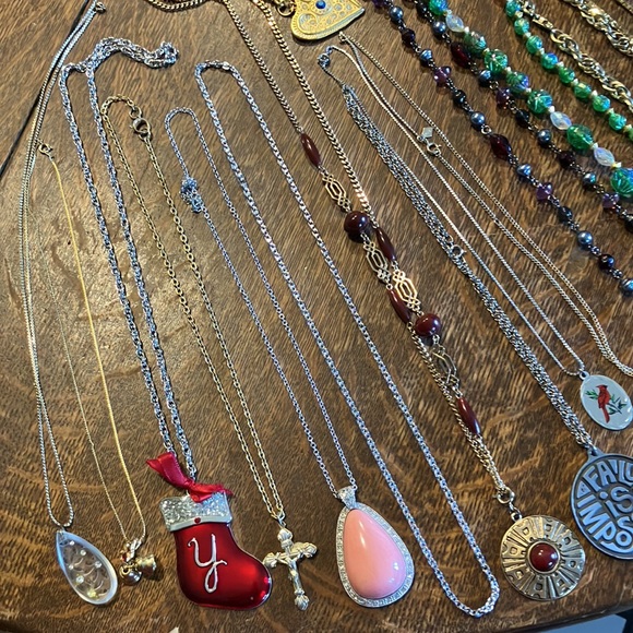 Big 87 piece lot of ladies assorted estate sale necklaces/chains Jewelry